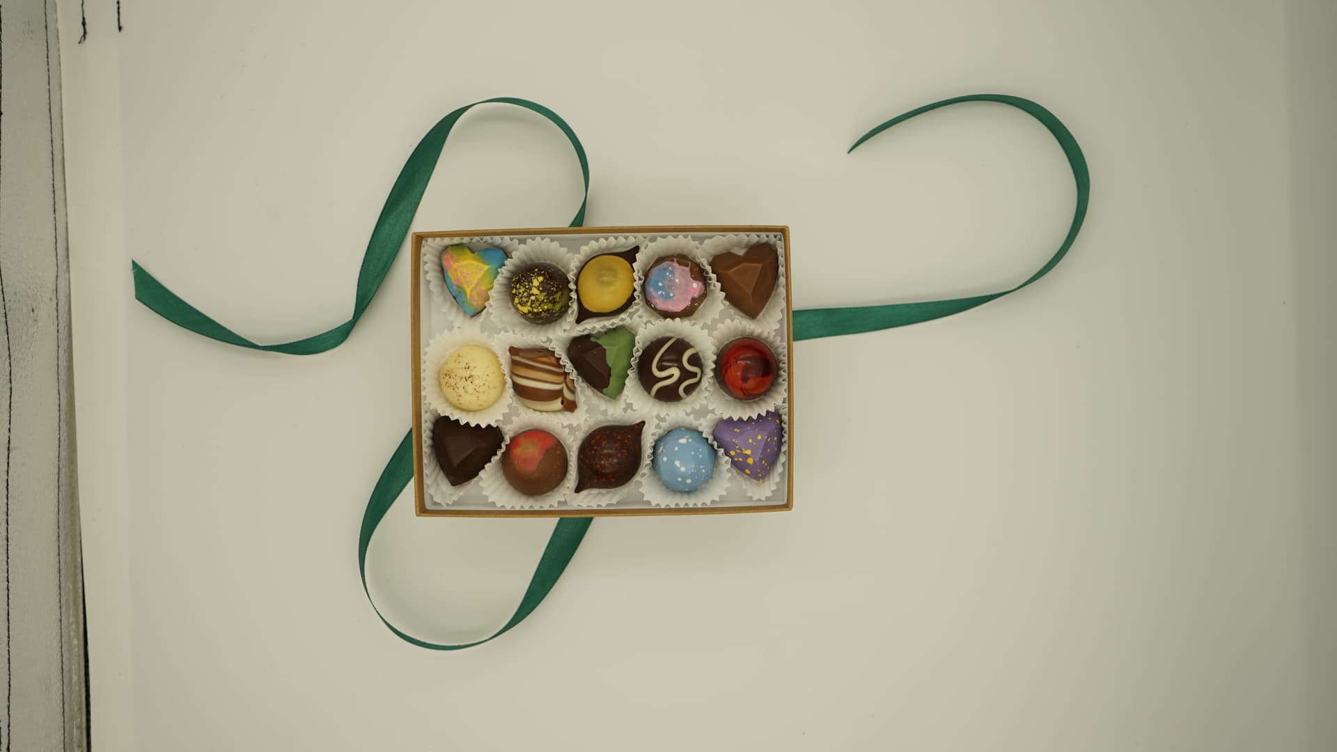 15-Piece Box Open with Ribbon